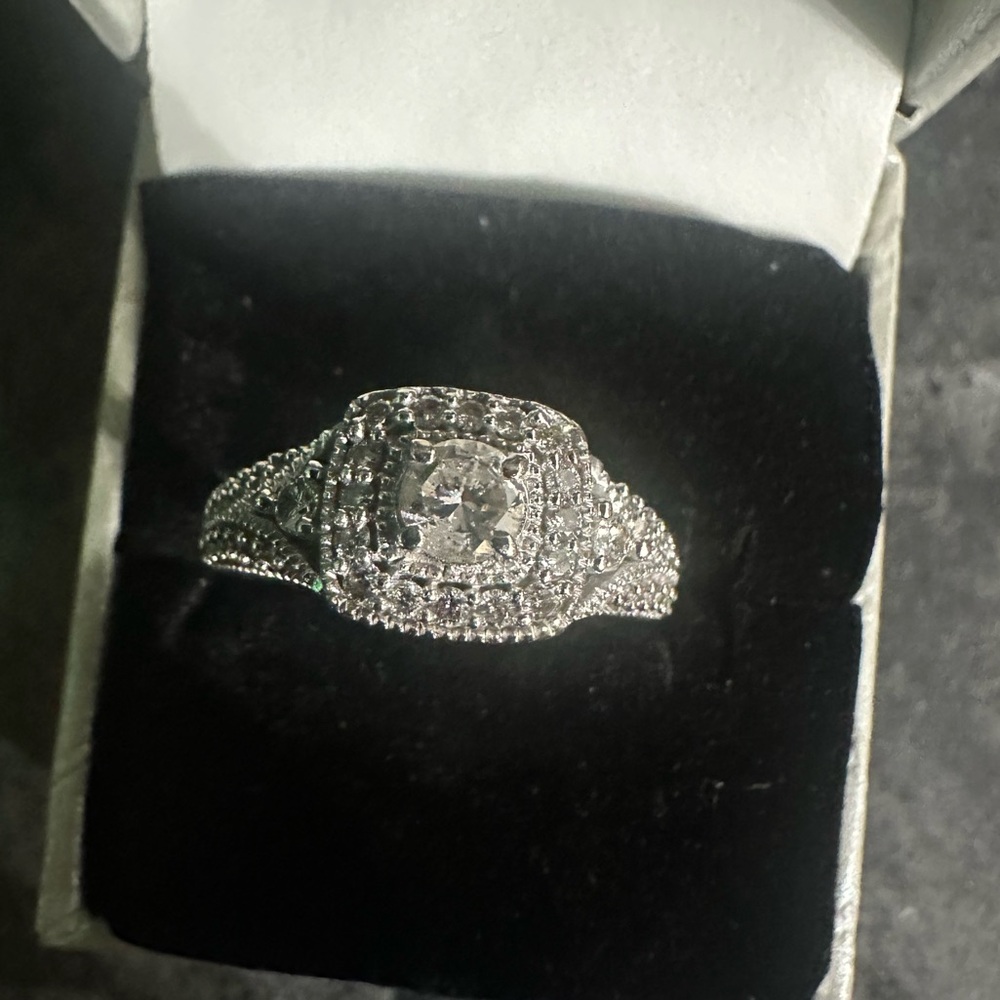 Diamond Engagment Ring 7/8 ct tw Round-cut 14K White Gold